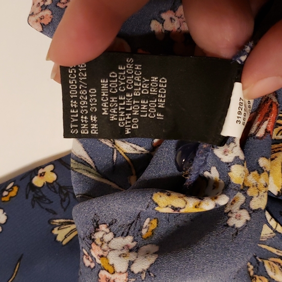 IZ Byer sz XL Blue Floral Halter Blouse - Picture 6 of 6